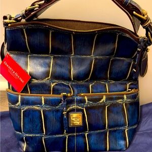 Dooney & Bourke Medium Zipper Pocket Sac